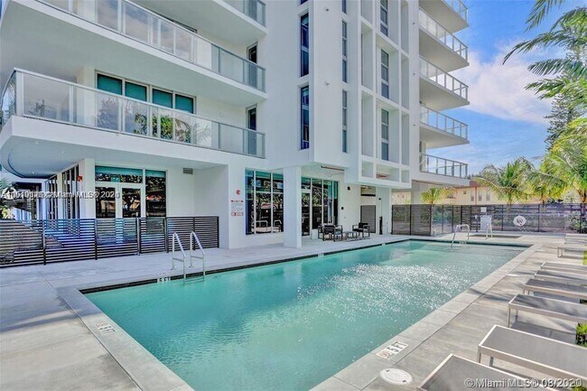 Foto del edificio - 13800 Highland Dr
