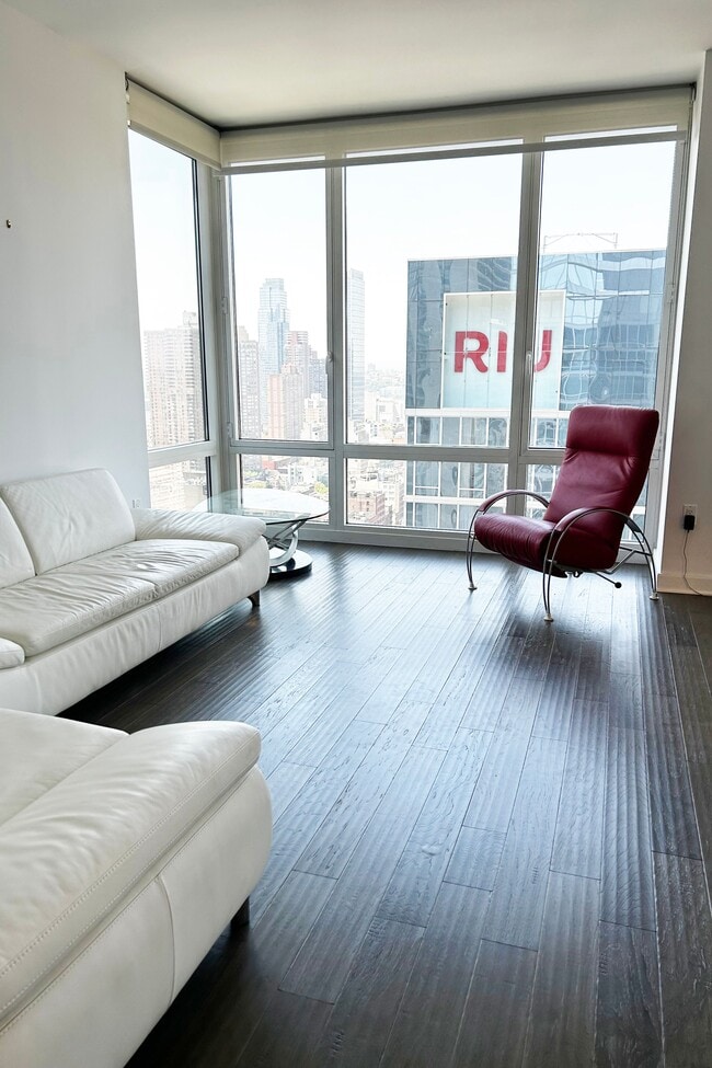 Foto del edificio - 247 W 46th St