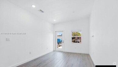Building Photo - 511 SW 1st Ave