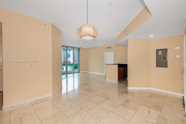 Foto del edificio - 7900 Harbor Island Dr