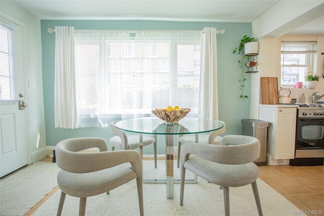 Foto del edificio - 557 Shore Rd
