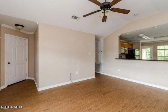 Foto del edificio - LONG BEACH SCHOOLS - 1256 SQ FOOT, 3 BED, ...