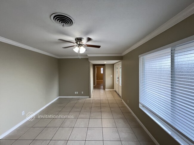 Building Photo - 10176 Dasheen Ave