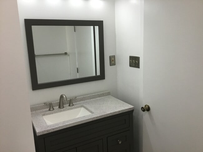 Building Photo - 42 Rockland Drive