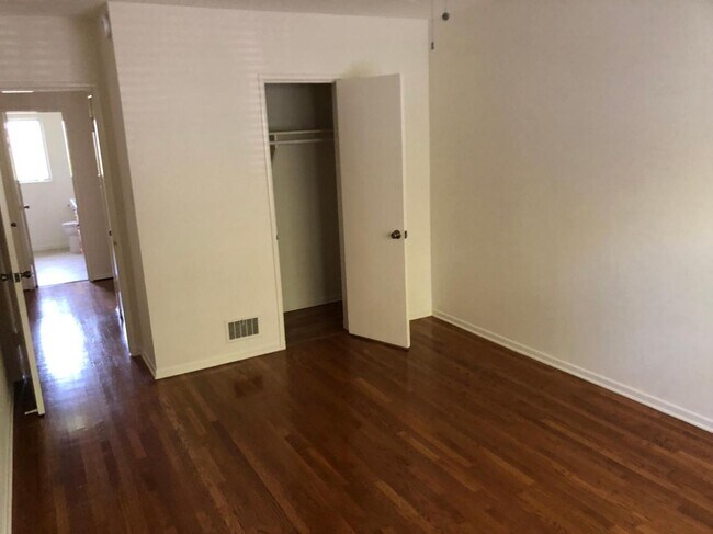 Building Photo - 9432 Gregory Way