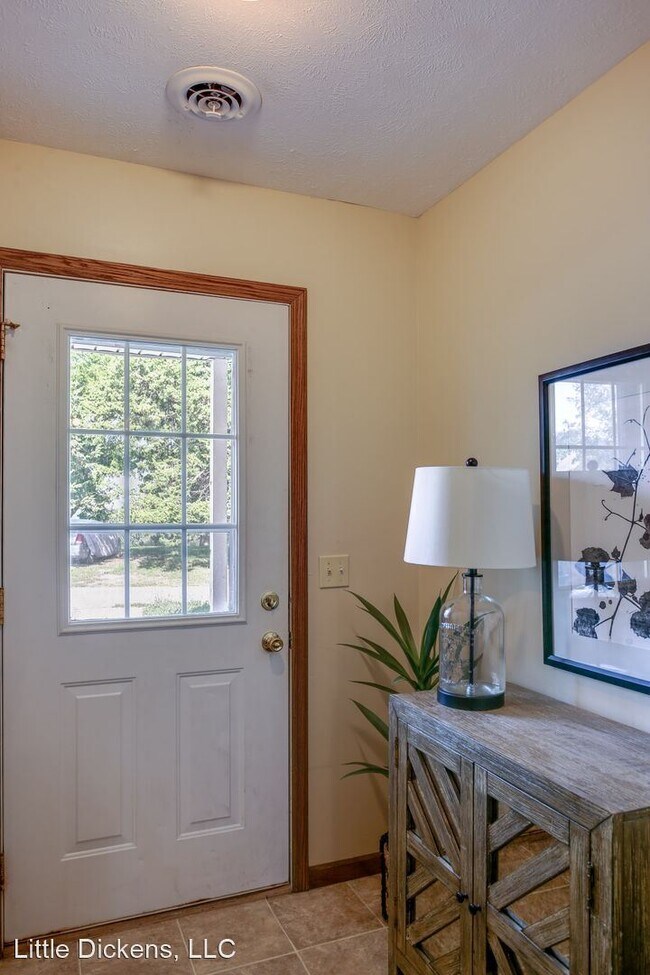 Foto del edificio - 4 br, 3 bath House - 906 S 1st St.