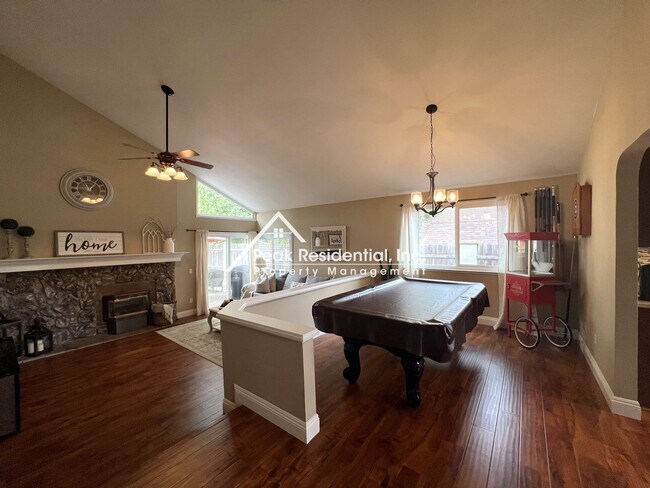 Foto del edificio - Wonderful 3bd/2ba Orangevale Home with 2 C...