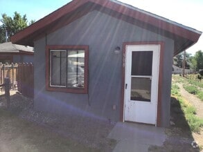 Building Photo - 308 S Elm St