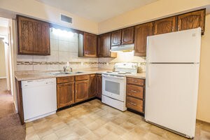 Foto principal - 703 E Poplar St