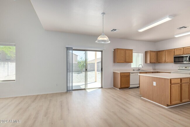 Foto del edificio - 17229 W Caribbean Ln