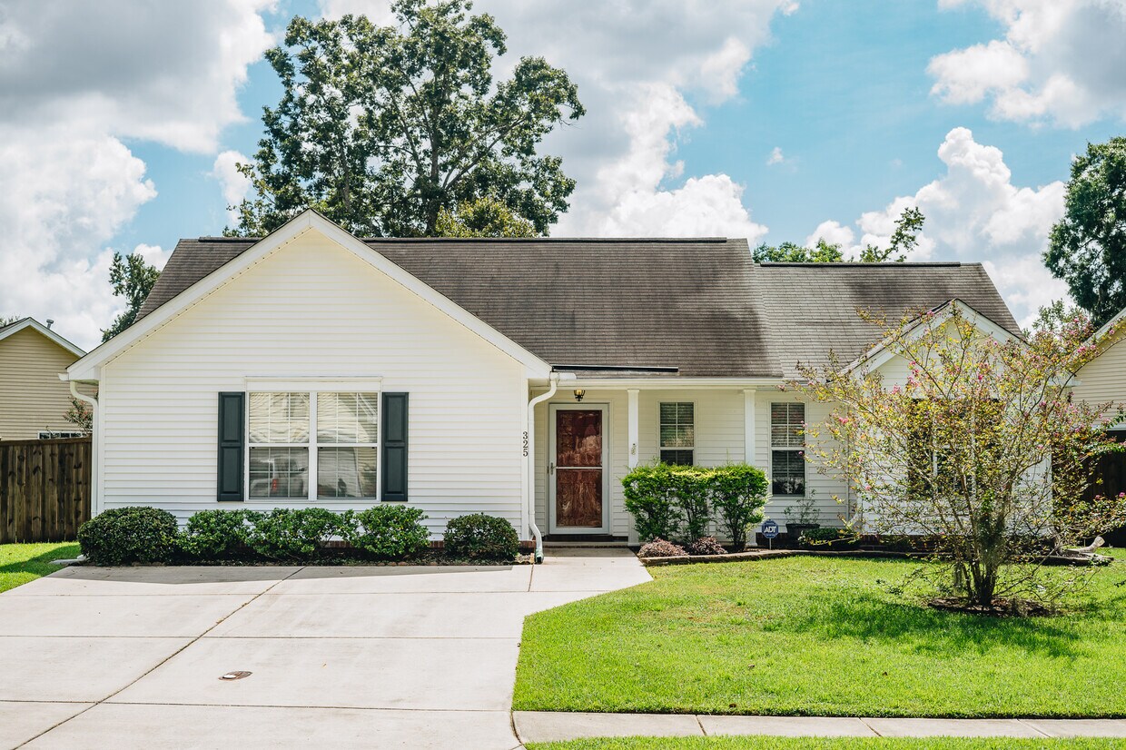 Foto principal - 325 Rose Marie Dr