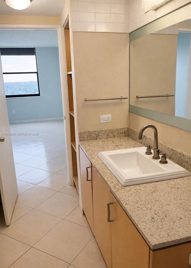 Building Photo - 1470 NE 123rd St