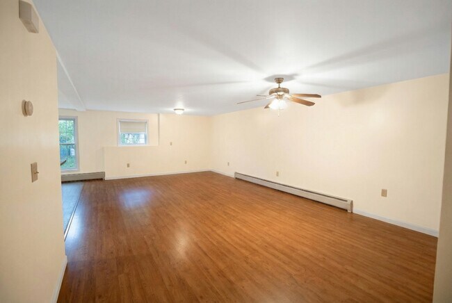 Building Photo - 273 S Main St