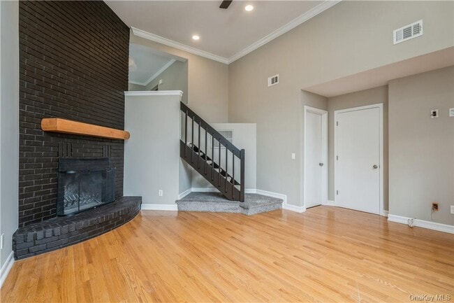 Building Photo - 27 The Knolls