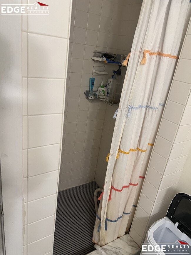 Building Photo - 2 Hingham St