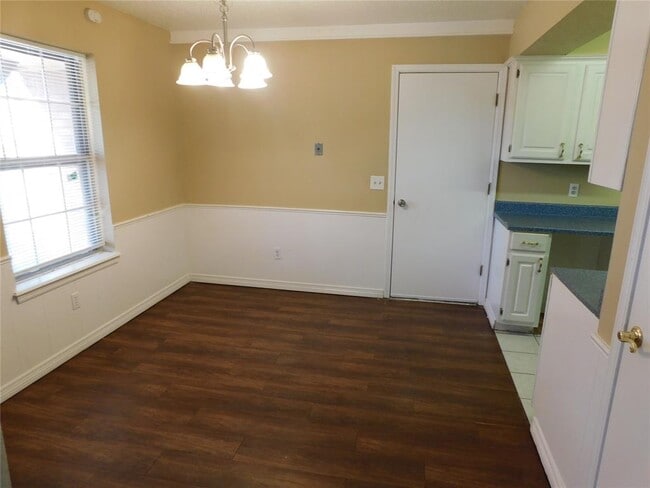 Building Photo - 4800 Cinderella Dr