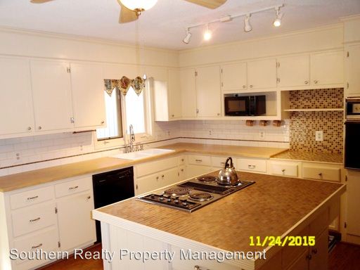 Building Photo - 533 Perth Dr