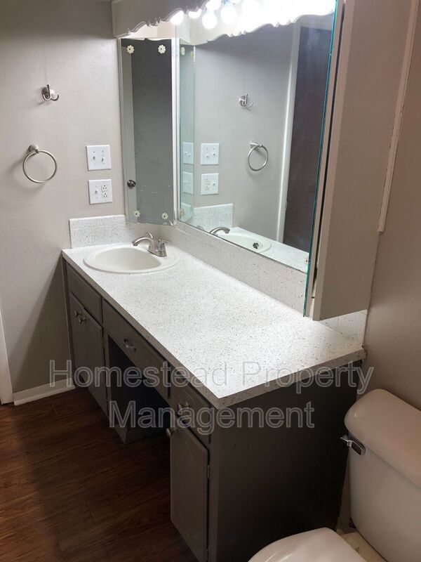 Foto del edificio - 3508 Mockingbird Ln