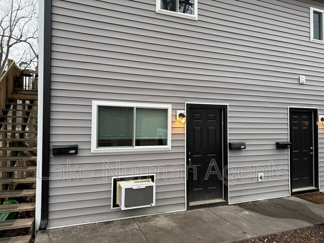 Foto del edificio - 435 3rd Ave Dr SE