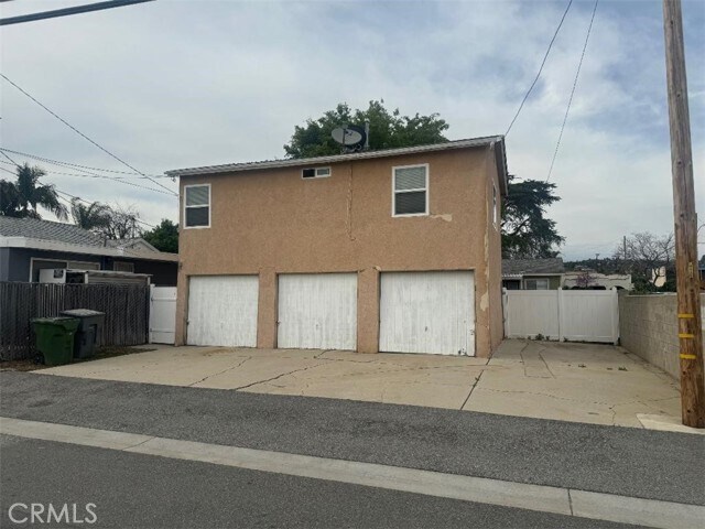 Primary Photo - 1022 E Erna Ave
