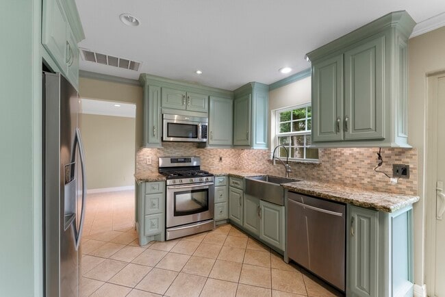 Building Photo - 27 W Stony Bridge Ct