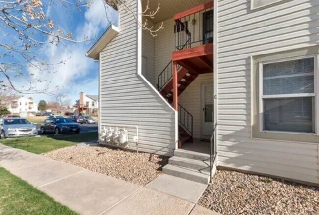 Foto del edificio - Spacious Updated Ranch Style Condo