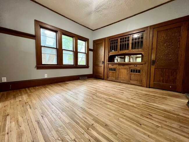 Building Photo - Wonderful 2 Bedroom 1 Bath Single Family Home!!