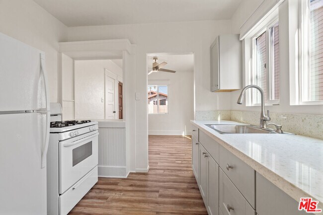 Foto del edificio - 932 1/2 California Ave