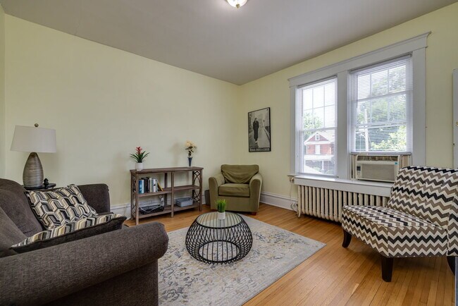 Foto del edificio - Stylish Downtown Apartment with a Private Oasis and Pool Retreat!