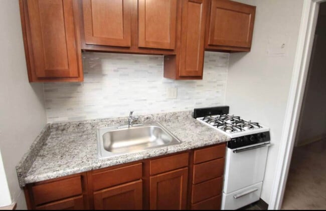 Building Photo - 2976 Voelkel Ave