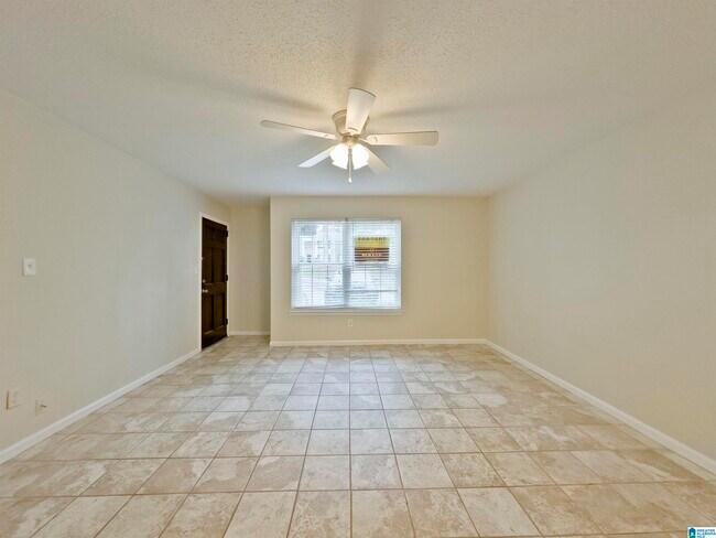 Foto del edificio - 3229 Westbrook Dr