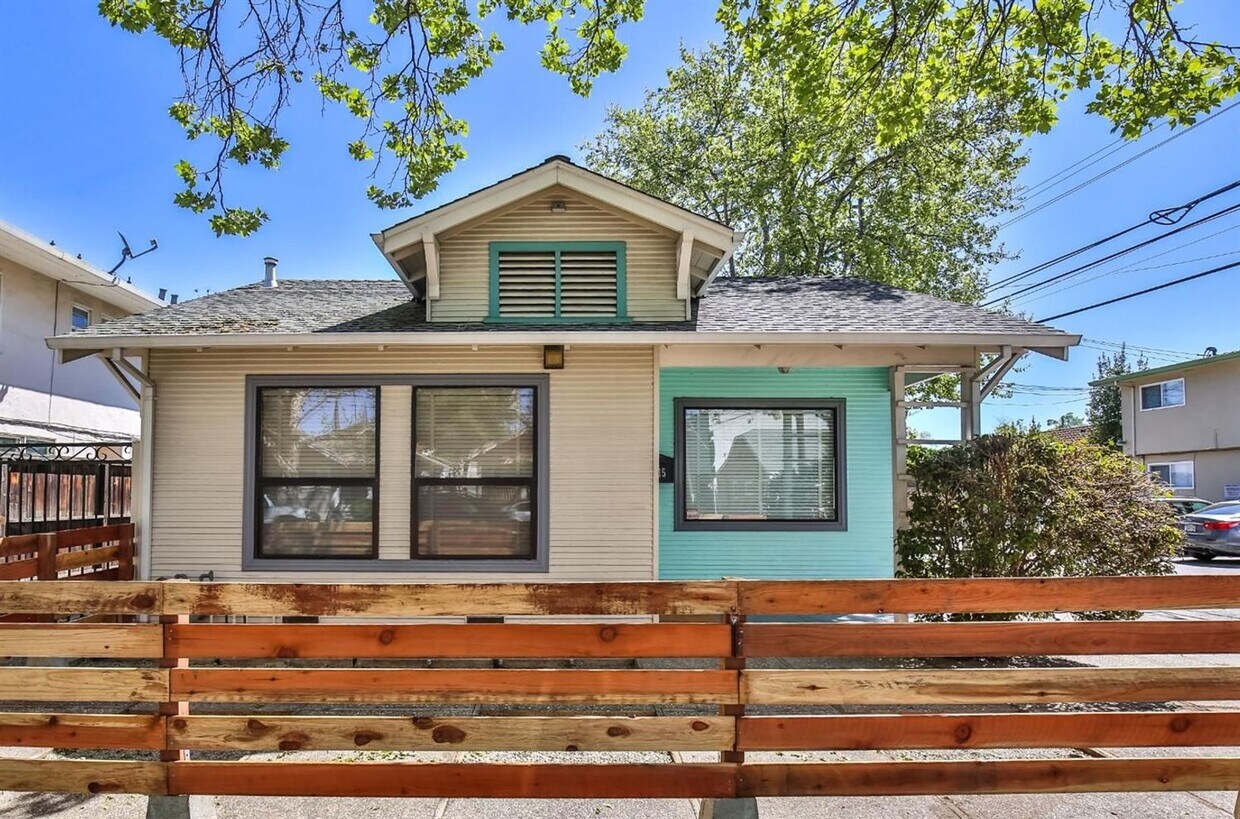Primary Photo - 2415 26th St