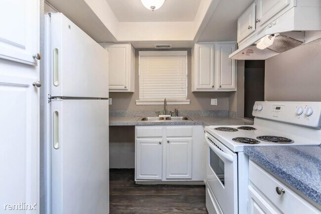 Building Photo - 2 br, 2 bath Apartment - 2625 Community Dr