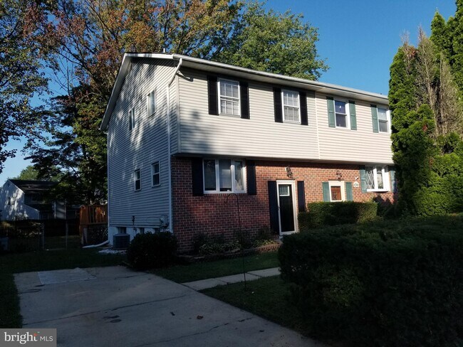 Building Photo - 408 Laburnum Rd