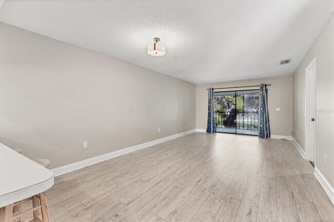 Foto del edificio - 7866 Eagle Creek Dr