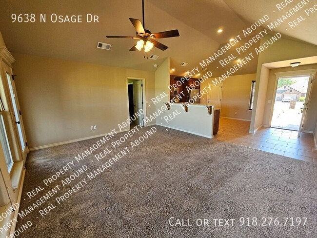 Building Photo - 9638 N Osage Dr