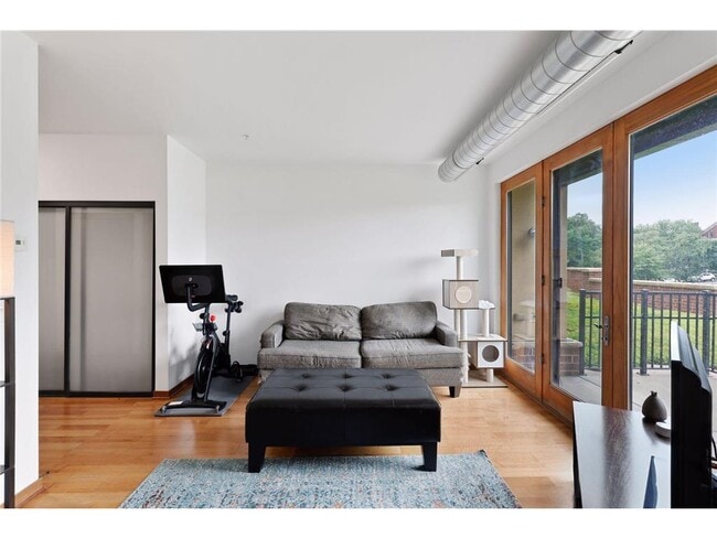 Building Photo - 15 E Franklin Ave