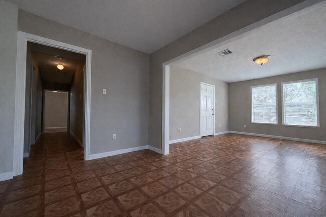 Foto del edificio - 3406 Milbrad St