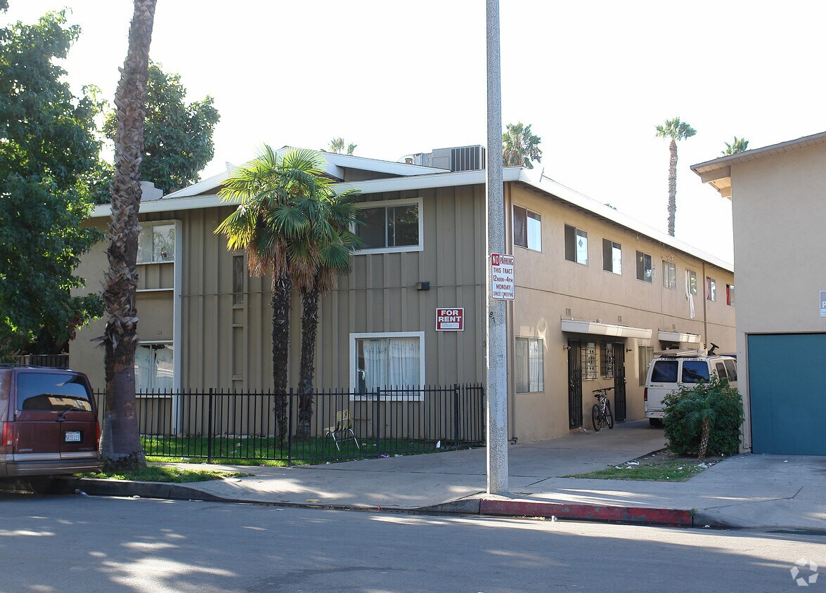 Primary Photo - Guinida Pines Apartments