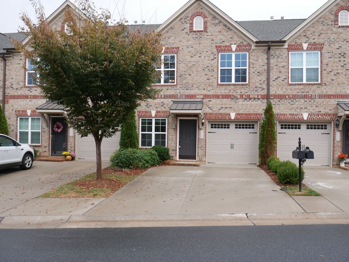 Primary Photo - 1132 Augustine Heights Dr