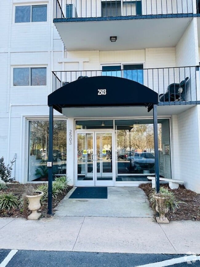 Building Photo - 2503 Roswell Ave