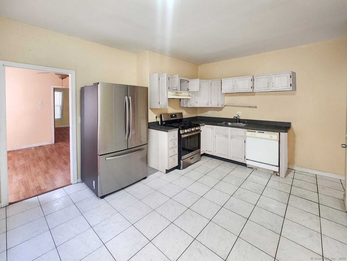 Primary Photo - 70 Farren Ave