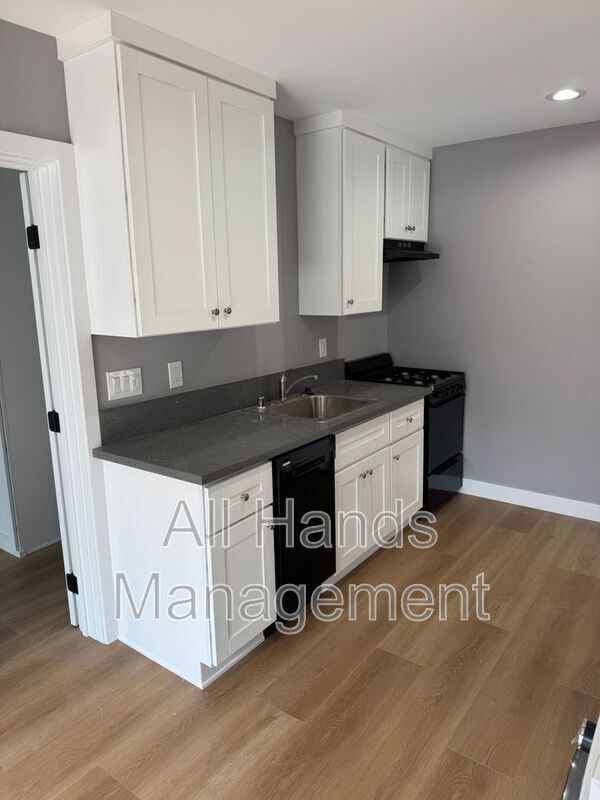 Building Photo - 2828 E Mariquita St