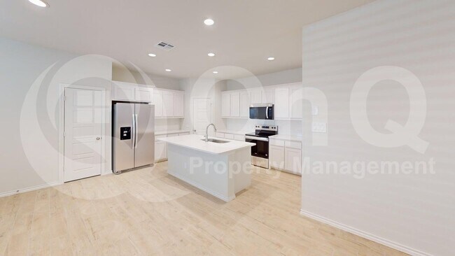 Building Photo - 3112 Yellow Pne Dr