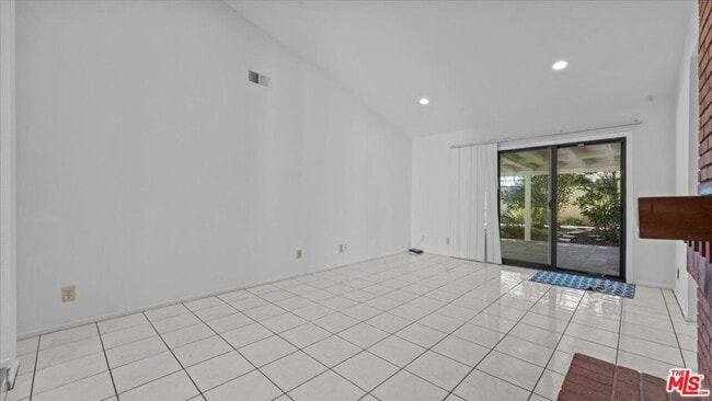 Building Photo - 409 Beverly Dr