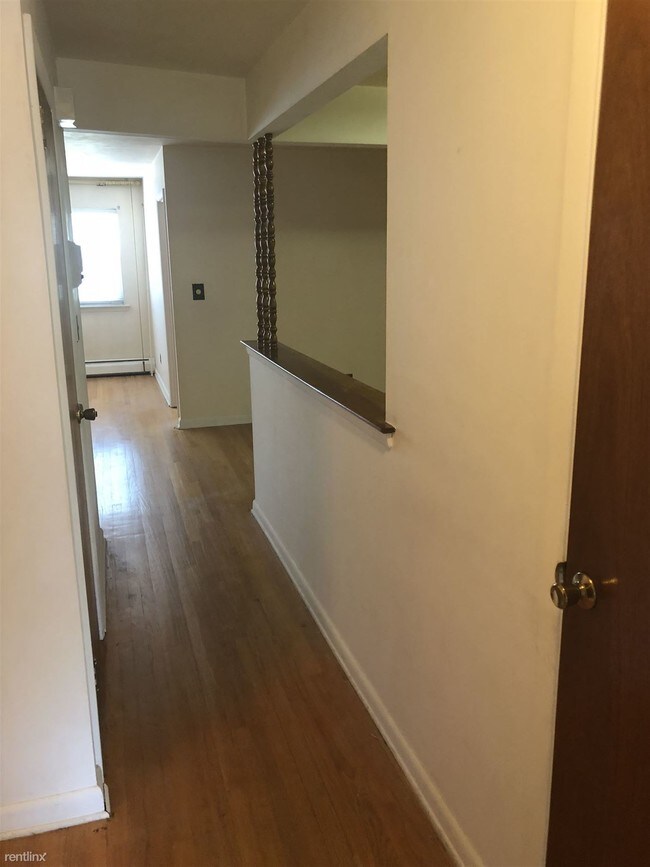 Building Photo - 3 br, 1 bath  - 6424 77th Pl