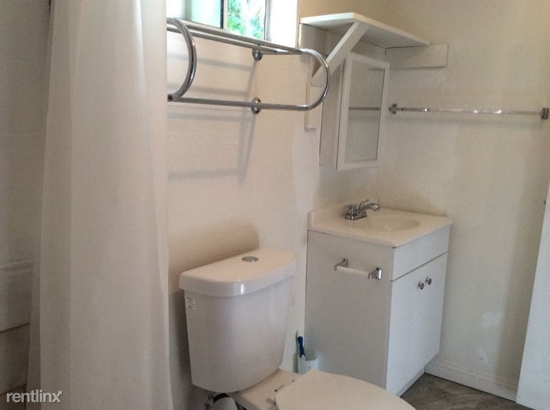 Building Photo - 1 br, 1 bath Apartment - North.Palm Ave