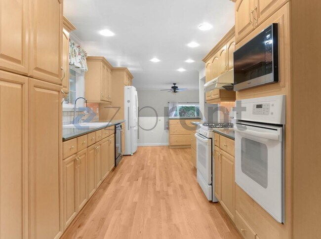 Foto del edificio - 6209 121st Ave SE