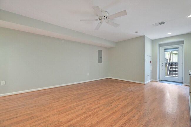 Foto del edificio - 1360 Kenyon St NW