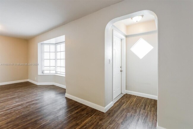 Building Photo - 4233 NW 34th Way